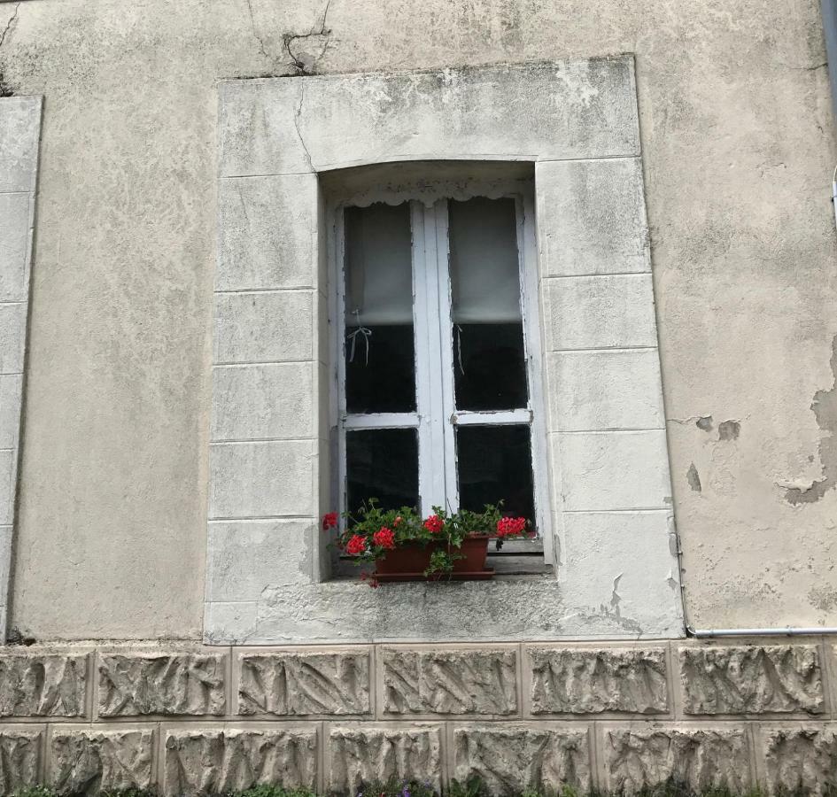 Апартаменты Le Petit Logement Pre-en-Pail-Saint-Samson Экстерьер фото